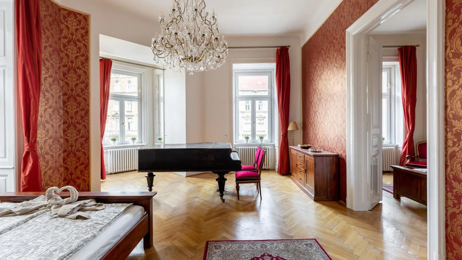 Rom-Antique Residence At City Center Boedapest