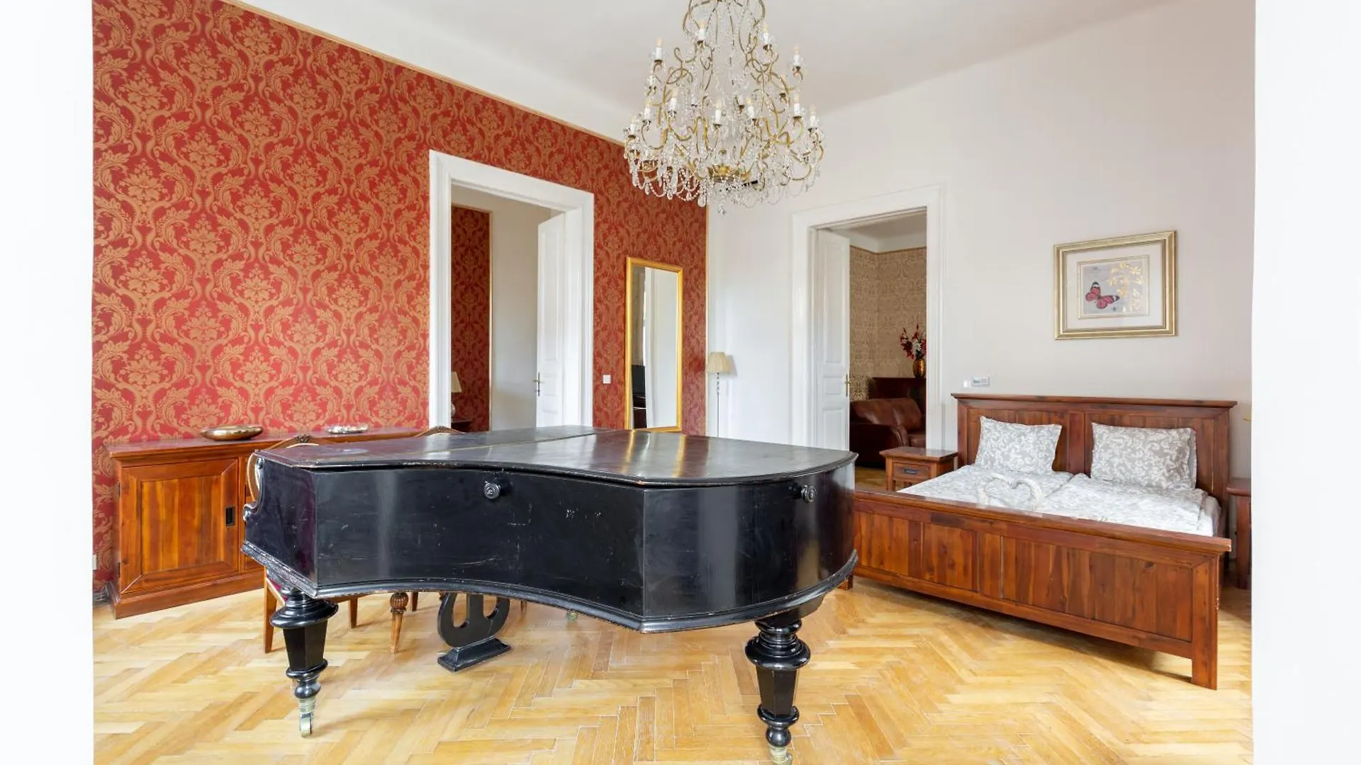 Rom-Antique Residence At City Center Boedapest